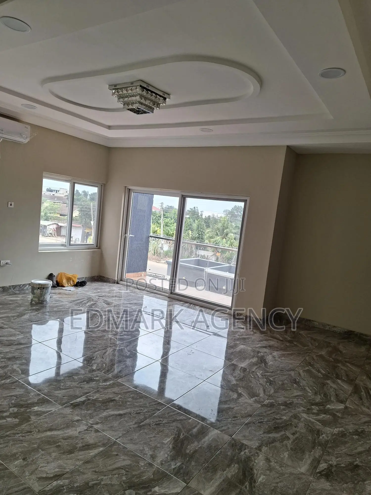5bdrm House in East Airport, Accra Metropolitan for sale