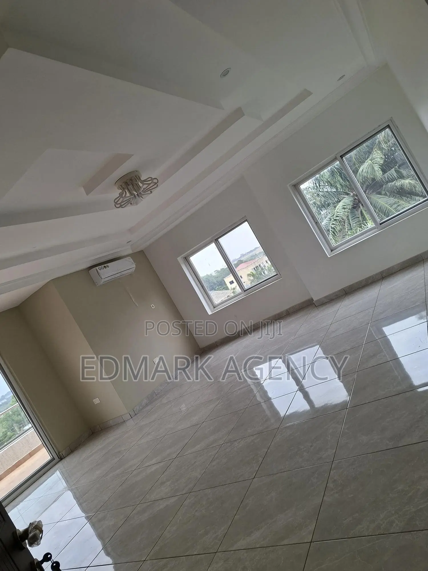 5bdrm House in East Airport, Accra Metropolitan for sale