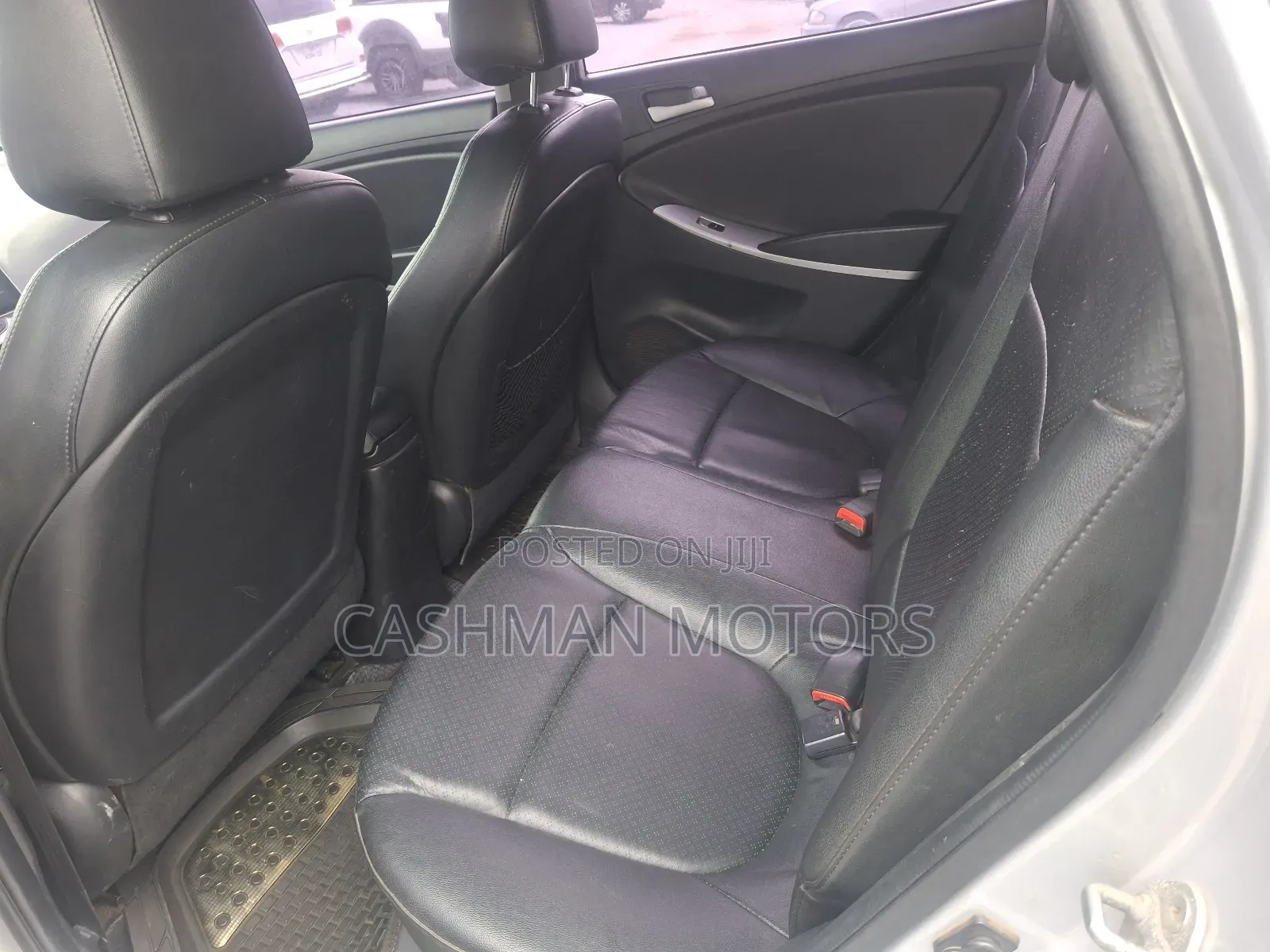 Hyundai Accent SE 4dr Hatchback (1.6L 4cyl 6A) 2014 Silver