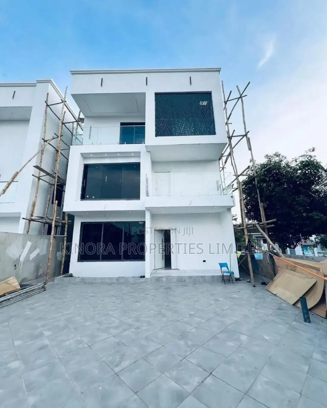 4bdrm Duplex in Adjiganor, Adjiriganor for sale