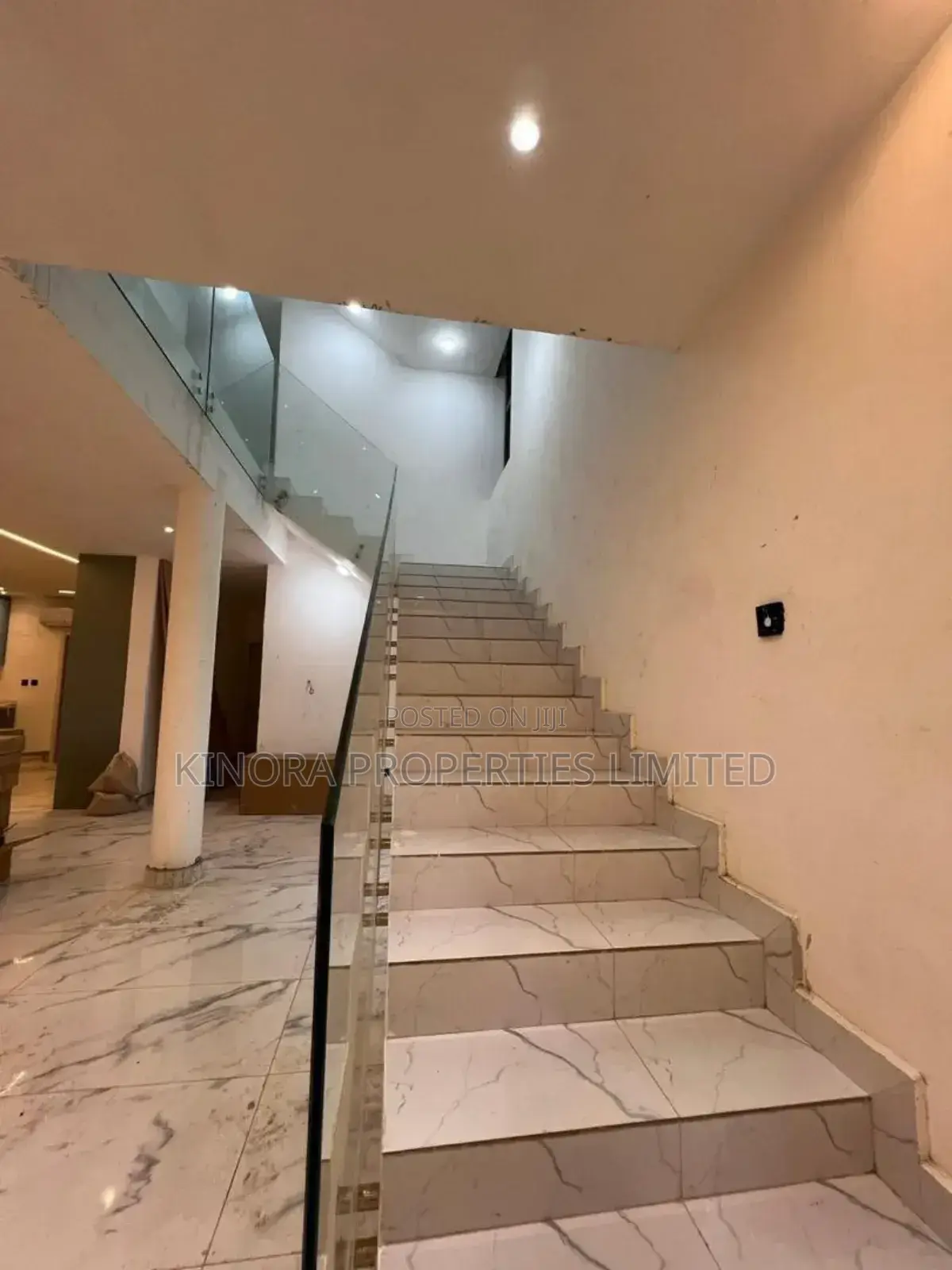 4bdrm Duplex in Adjiganor, Adjiriganor for sale