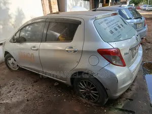 Toyota Vitz 2012 Silver