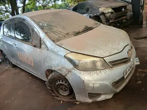 Toyota Vitz 2012 Silver