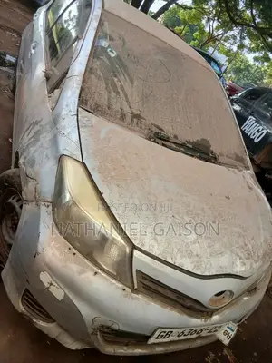 Toyota Vitz 2012 Silver