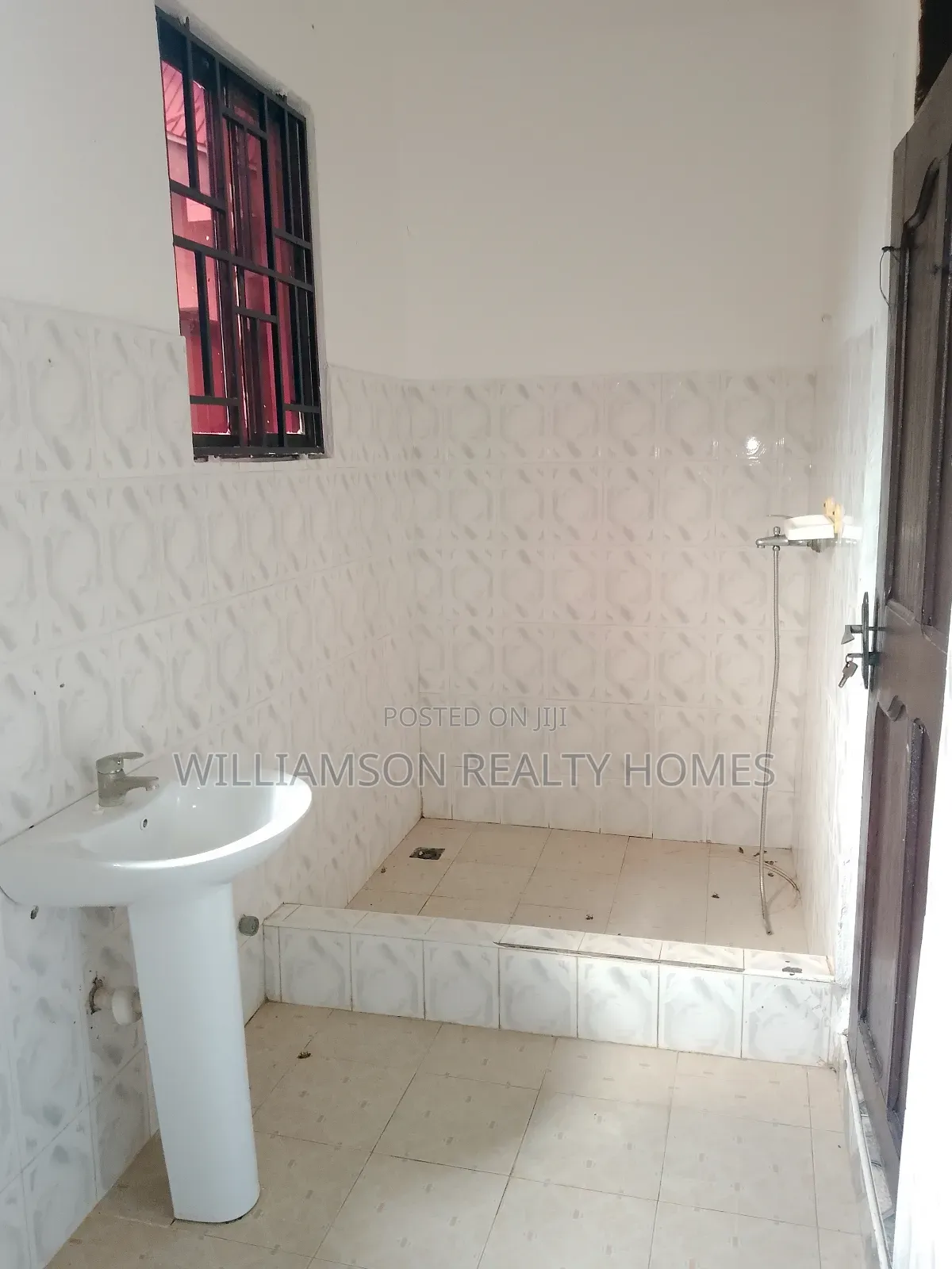 3bdrm Apartment in Hfc Estate Area, Spintex for rent