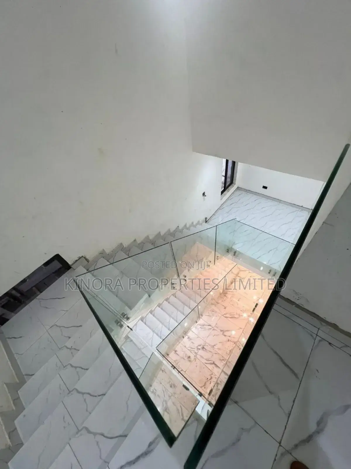 4bdrm Duplex in Adjiganor, Adjiriganor for sale