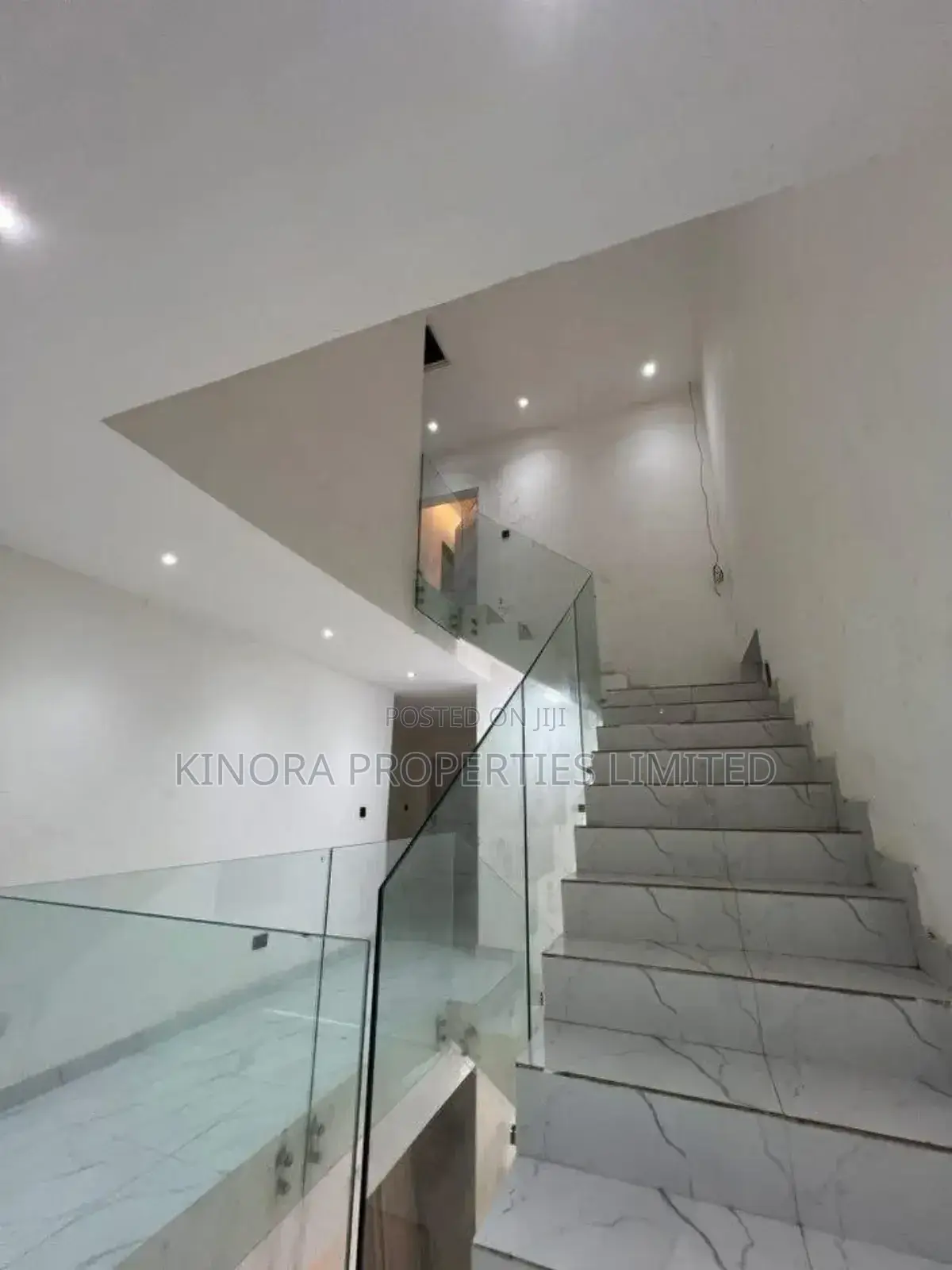 4bdrm Duplex in Adjiganor, Adjiriganor for sale