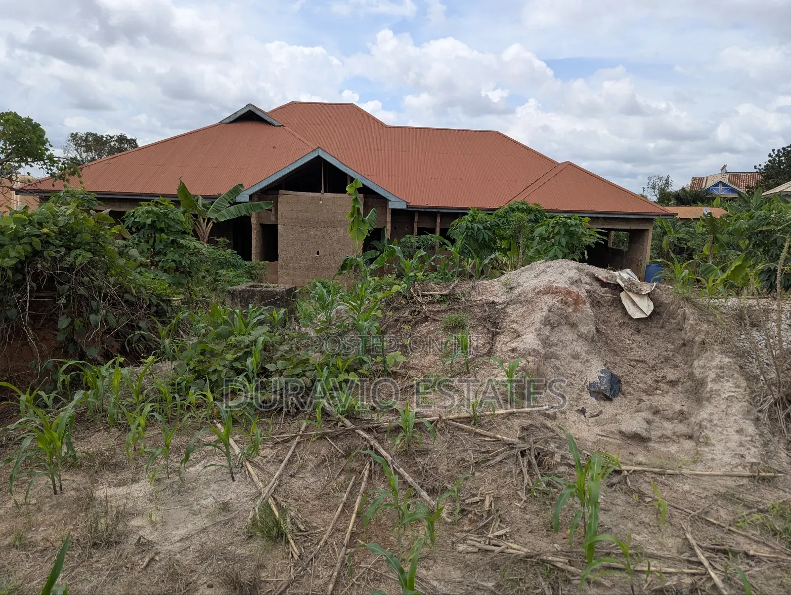 6bdrm House in Atwima Takyiman,, Kumasi Metropolitan for sale