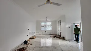 2bdrm Block of Flats in West Hills Mall Area for rent