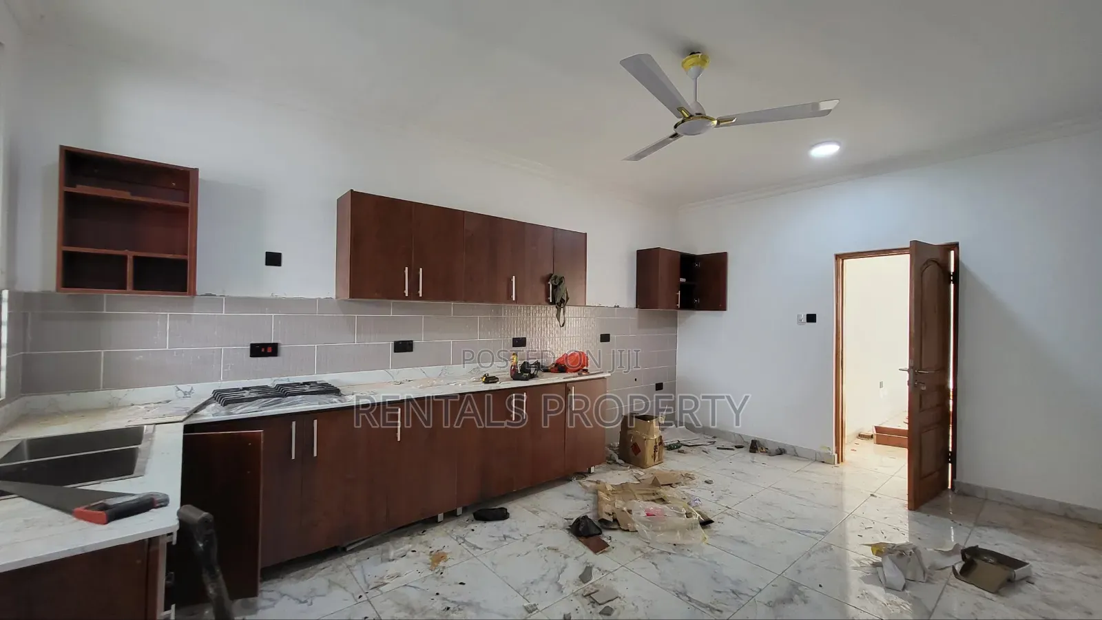 2bdrm Block of Flats in West Hills Mall Area for rent