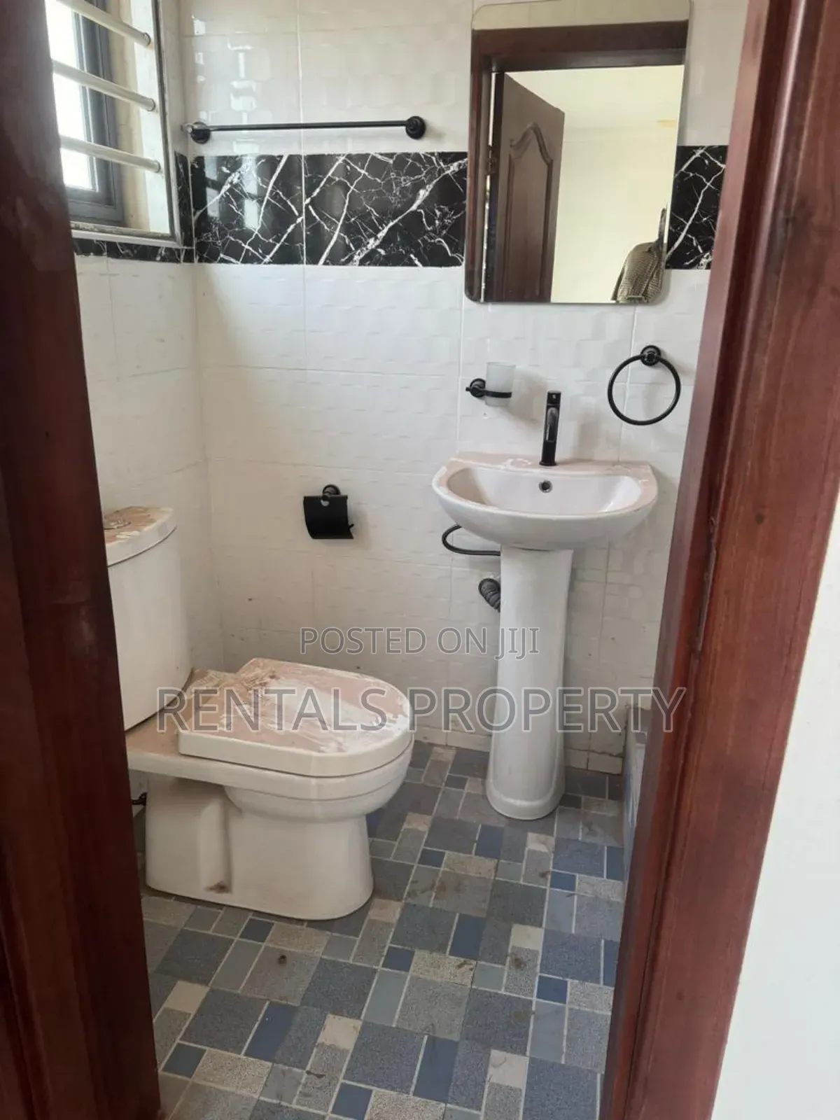 2bdrm Block of Flats in West Hills Mall Area for rent