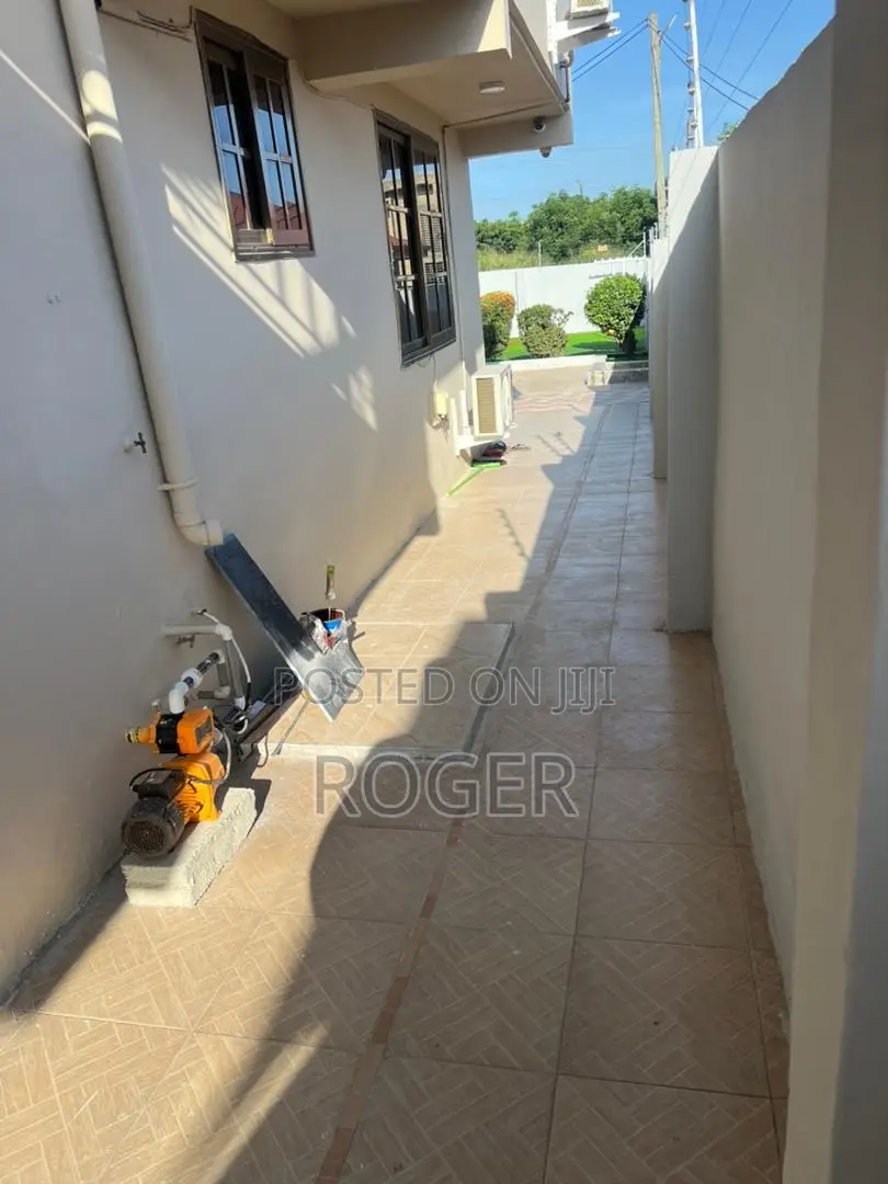 4bdrm House in Ashongman Estate for sale