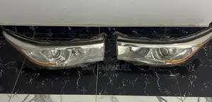 Toyota Highlander 2014,15,16 Headlight Pair