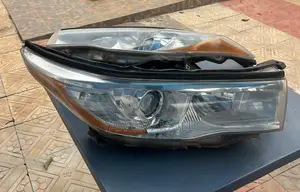 Toyota Highlander 2014,15,16 Headlight Pair