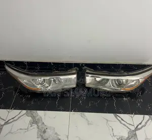 Toyota Highlander 2014,15,16 Headlight Pair