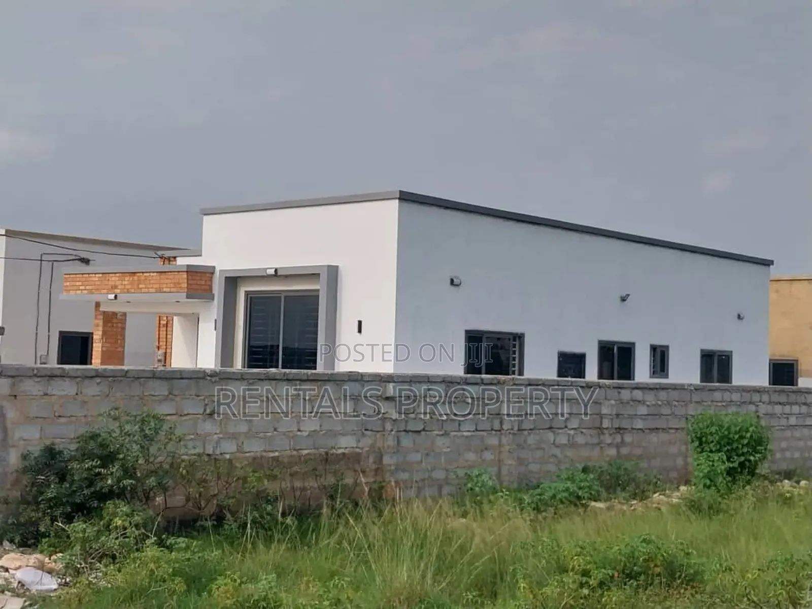 3bdrm House in Afienya, Dawhenya for sale
