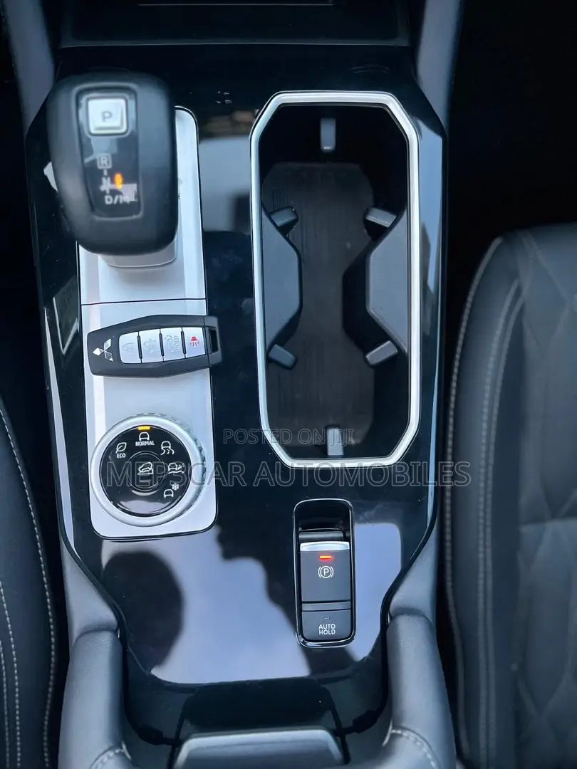 Mitsubishi Outlander 2025 Black