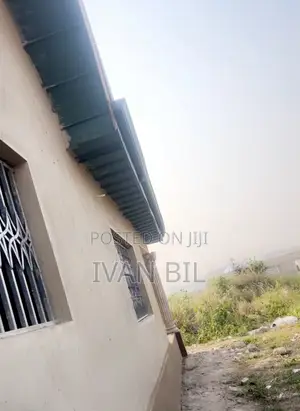 4bdrm House in Bills Estate And, Kwabre for sale