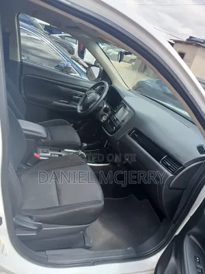Mitsubishi Outlander 2019 White