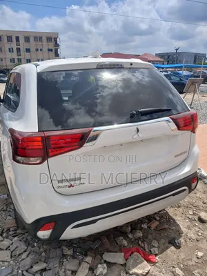 Mitsubishi Outlander 2019 White
