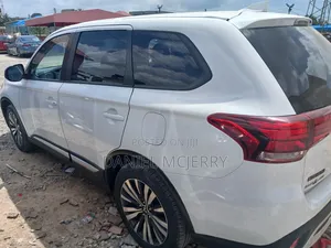 Mitsubishi Outlander 2019 White