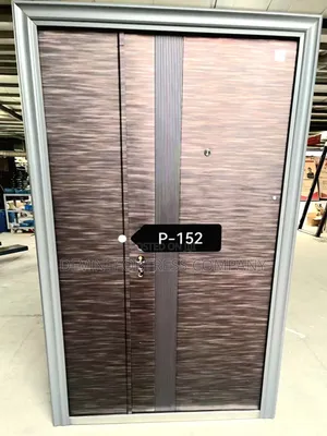 Quality Executive Paladin Smooth Door 1 N Half / With Handle and Key