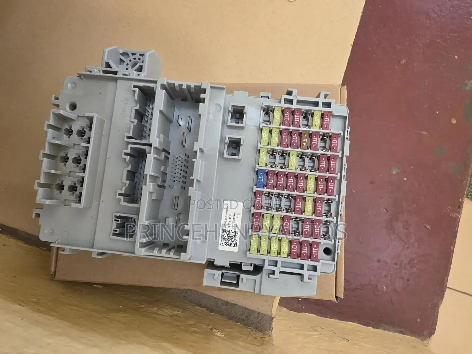 Fuse Relay Box - Honda (38200-3a0-A11) 2023-2025 Honda Cr-V