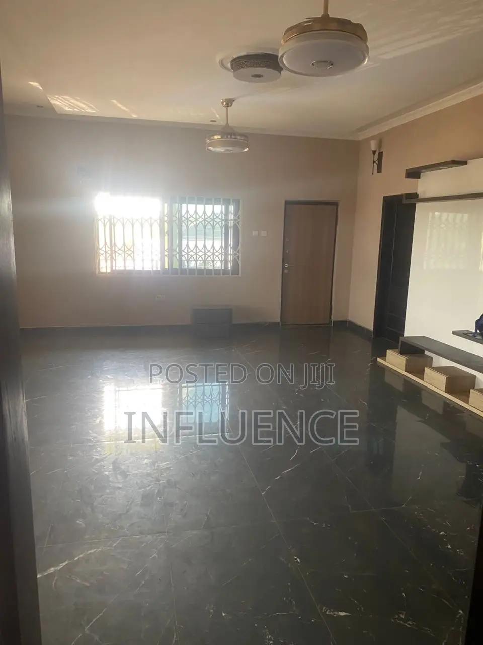 7bdrm House in Palace Mall Area, East Legon for sale