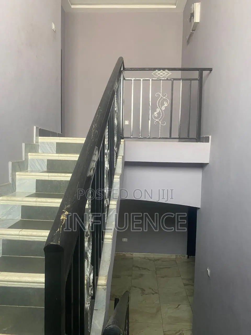 7bdrm House in Palace Mall Area, East Legon for sale