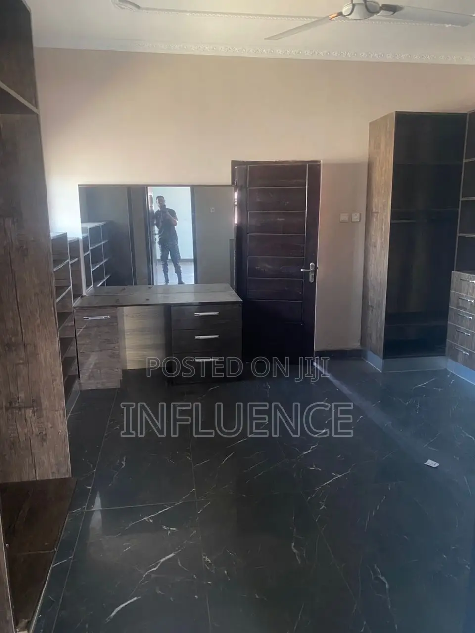 7bdrm House in Palace Mall Area, East Legon for sale