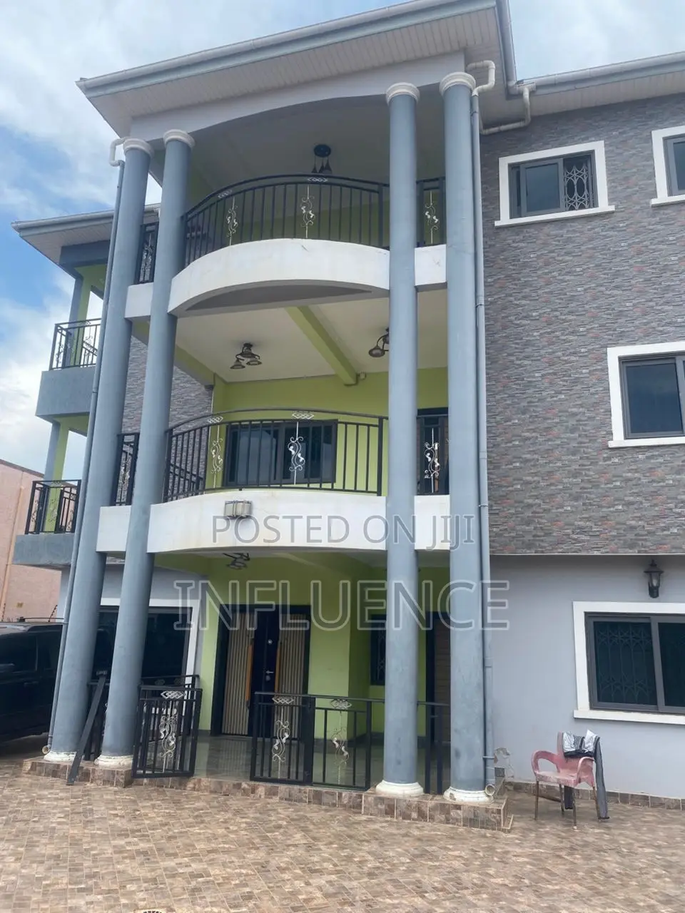 7bdrm House in Palace Mall Area, East Legon for sale