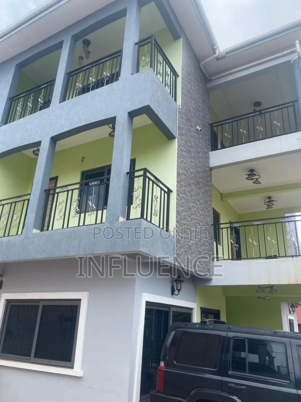 7bdrm House in Palace Mall Area, East Legon for sale