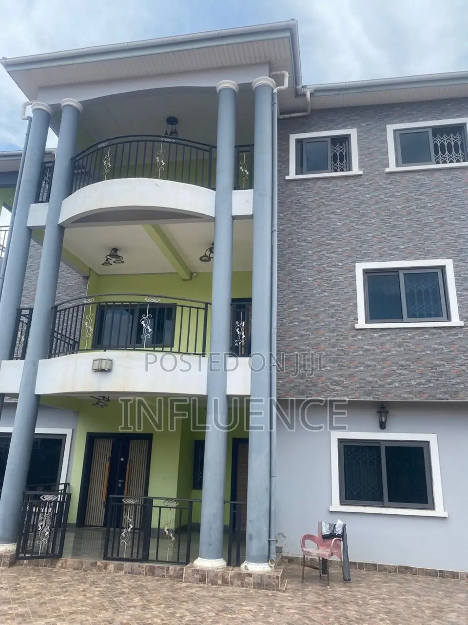7bdrm House in Palace Mall Area, East Legon for sale