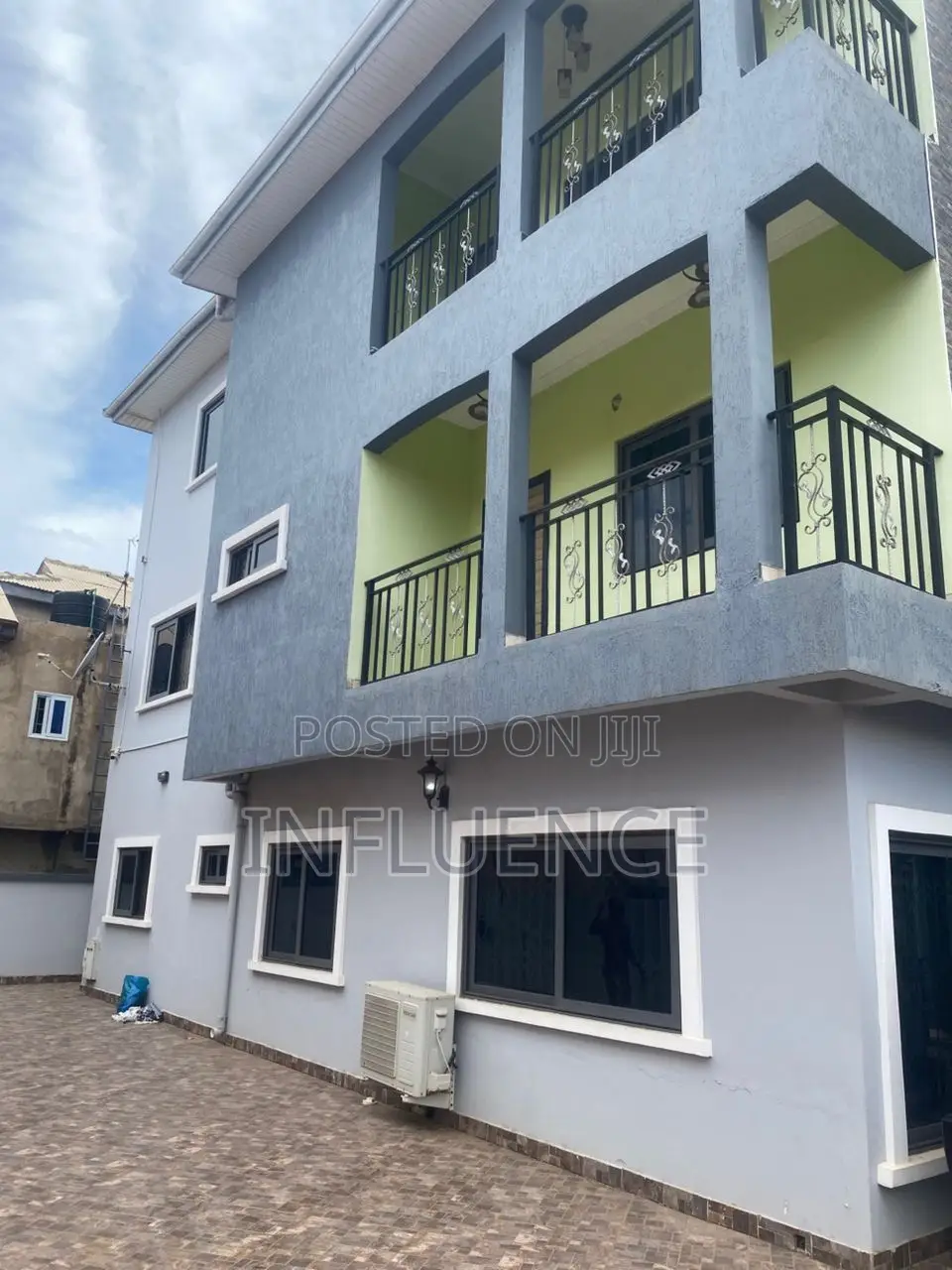 7bdrm House in Palace Mall Area, East Legon for sale