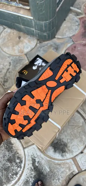 Safetoe Low-cut Safety Shoe