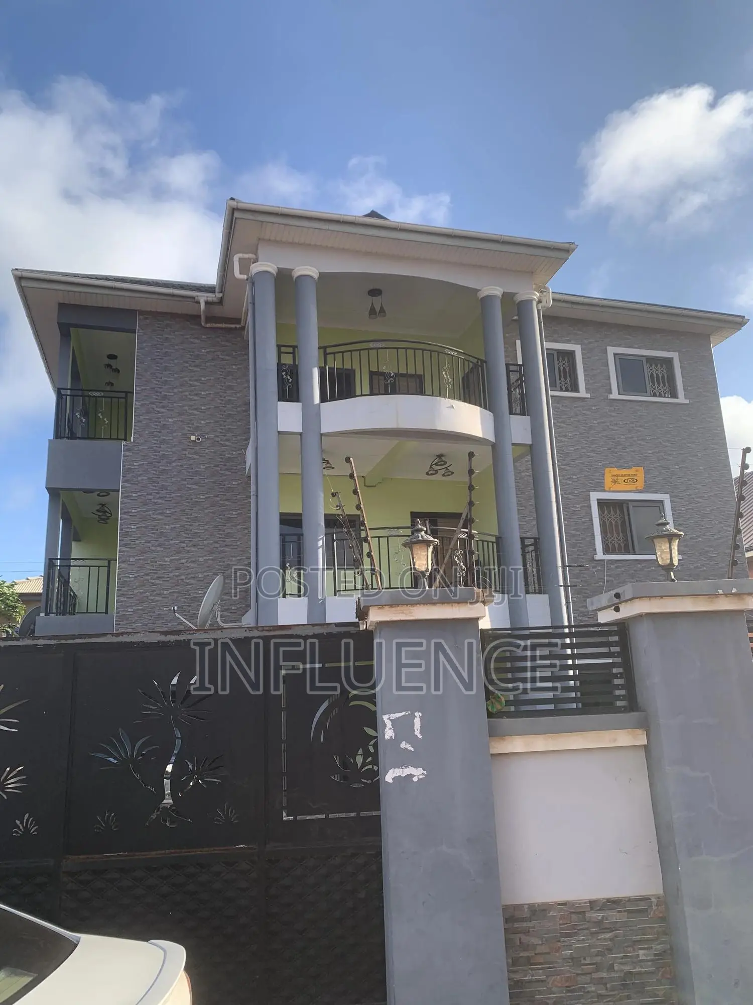 7bdrm House in Palace Mall Area, East Legon for sale
