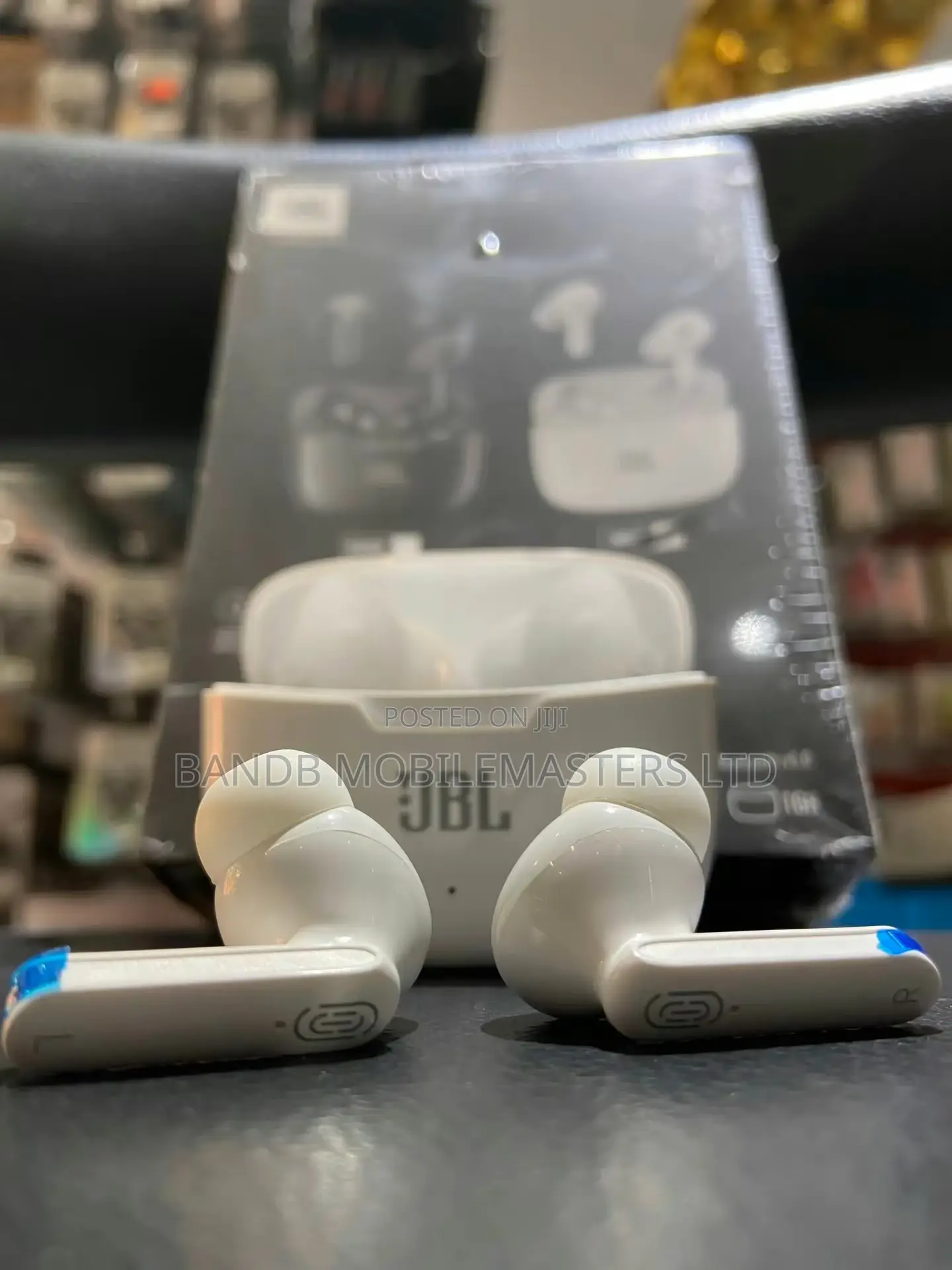 JBL Earphones Mg-S22 Black and White