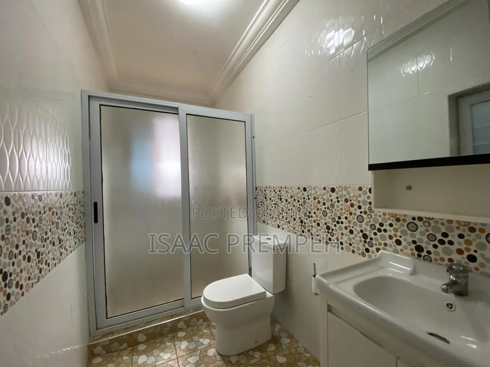 5bdrm House in West Hills Mall Area for sale