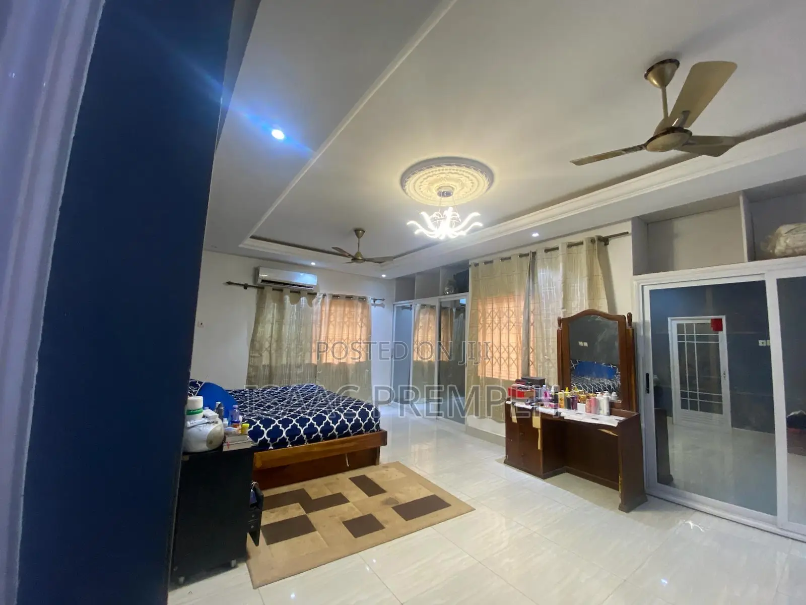 5bdrm House in West Hills Mall Area for sale