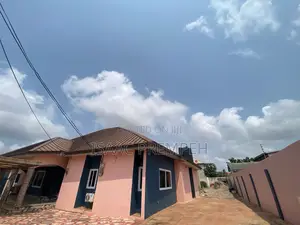 5bdrm House in West Hills Mall Area for sale