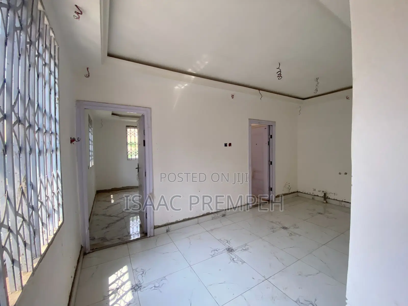 5bdrm House in West Hills Mall Area for sale