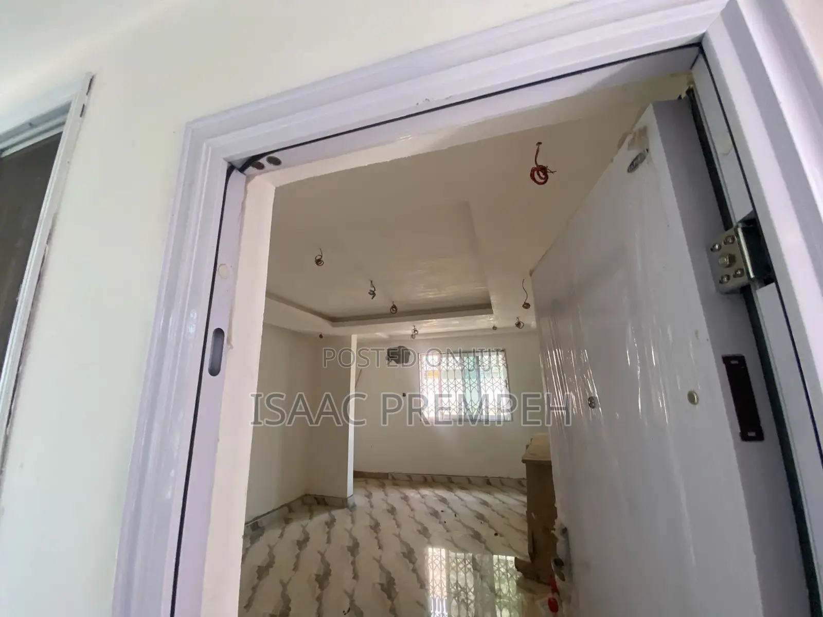 5bdrm House in West Hills Mall Area for sale