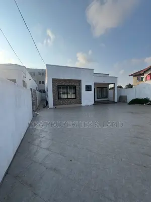 3bdrm House in Spintex Hfc Estate, Baatsona Total for sale