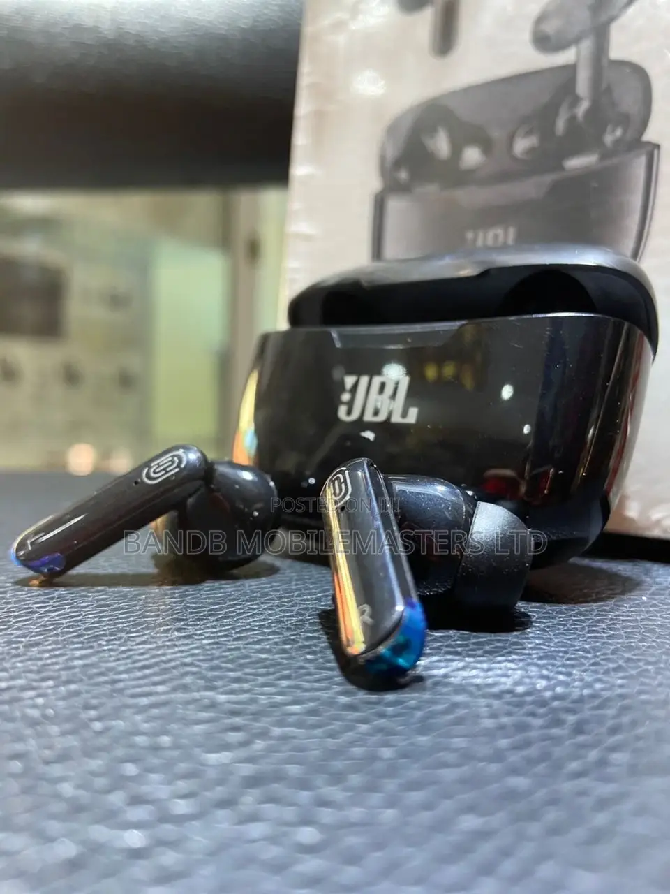 JBL Earphones Mg-S22 Black and White
