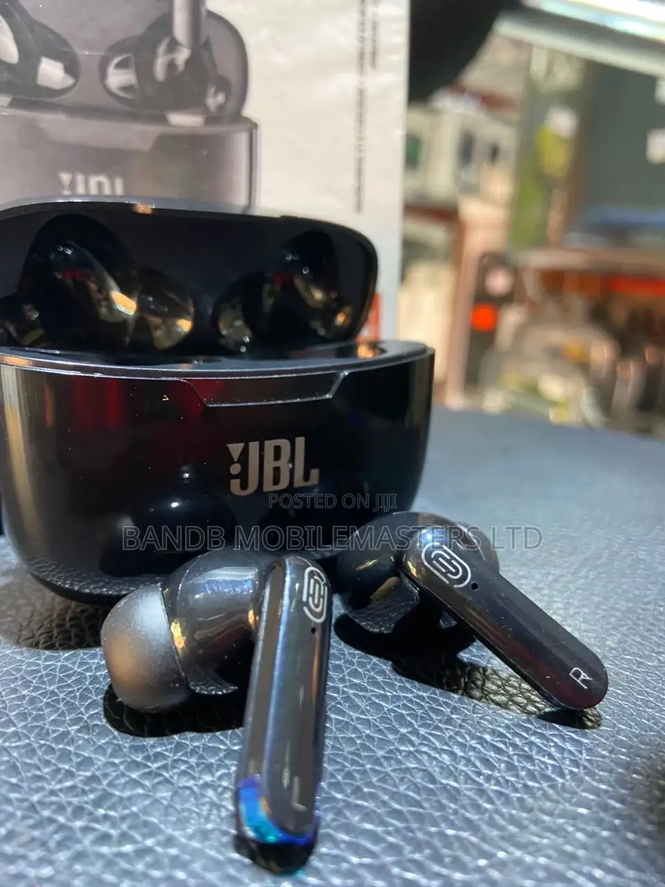 JBL Earphones Mg-S22 Black and White