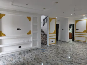 5bdrm Mansion in Dodowa for rent