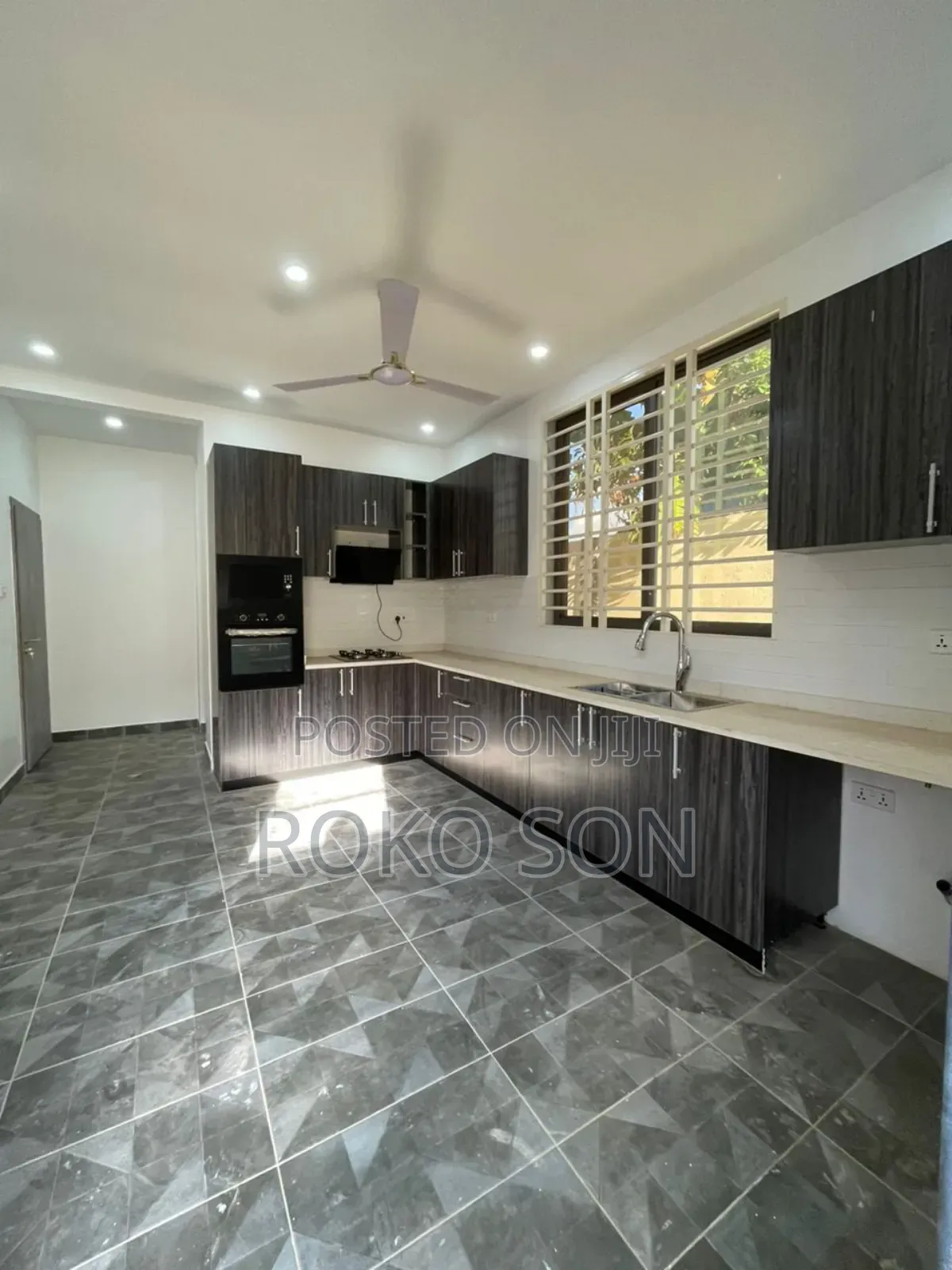4bdrm Duplex in Dr Roko, Adenta for rent