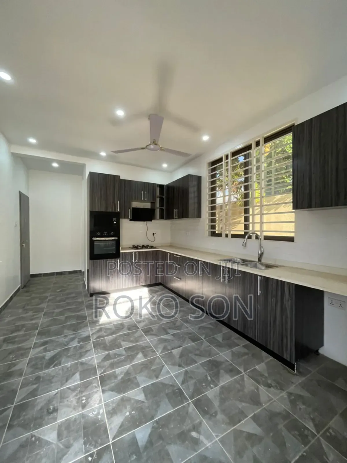 4bdrm Duplex in Dr Roko, Adenta for rent