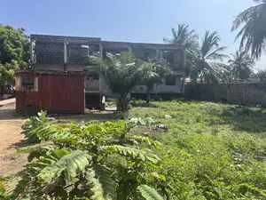 6bdrm House in Lashibi, Accra Metropolitan for sale