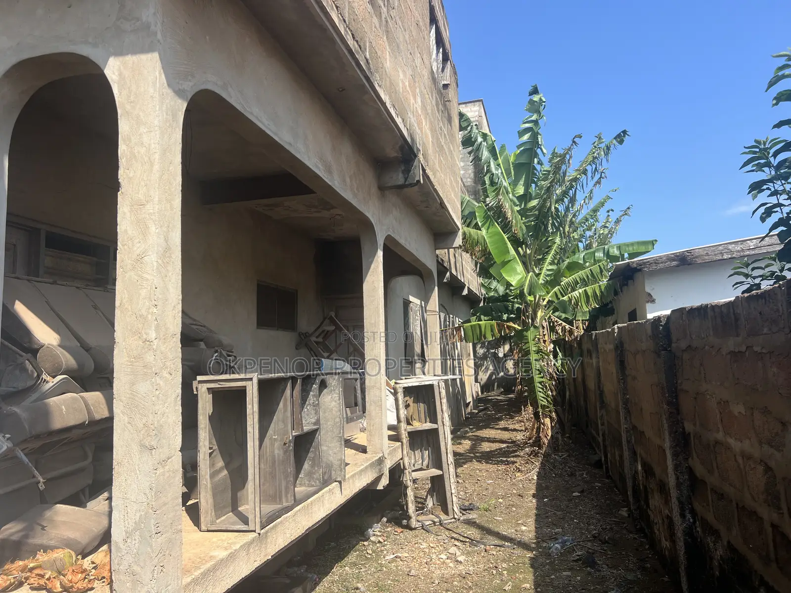 6bdrm House in Lashibi, Accra Metropolitan for sale